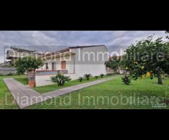 Villa singola con terreno a Fiumefreddo di Sicilia