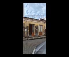 Casa indipendente con cortile a Piedimonte Etneo