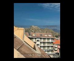 Monolocale panoramico con garage a Calatabiano