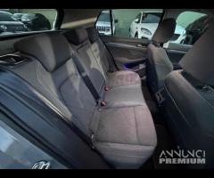 Volkswagen Golf 2.0 TDI 150 CV DSG R-Line - 21