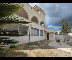 Triscina appartanvilla con venranda vista mare