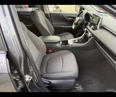 TOYOTA RAV4 2.5 PHEV E-CVT AWD-i More Dynamic - 6