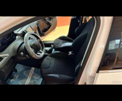 Peugeot 208 PureTech 82 5 porte Allure - 17