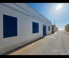 Tre Fontane casa indipendente a 50 metri dal mare