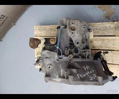 CAMBIO MAN 5MAR 2012 PEUGEOT 208 1.4L BENZINA 70KW - 10