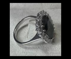 ANELLO ORO 18kt. DIAMANTI CON GRANDE ZAFFIRO SIAM