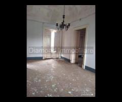 Palazzetto di 350mq con terreno edificabile