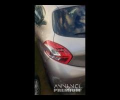 Peugeot 208 9hd 1.6 6 marce ricambi