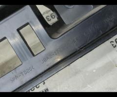 STAFFA PARAURTI POSTERIORE RANGE ROVER VELAR J8A21 - 23