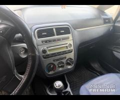 Fiat Grande Punto 1.3 MJT 75 CV 5 porte Dynamic 06 - 8