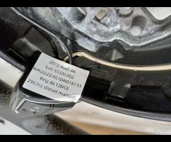 VOLANTE SPORTIVO MULTIFUNZIONE IN PELLE TRAFORATA - 17