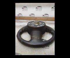 VOLANTE SPORTIVO MULTIFUNZIONE IN PELLE TRAFORATA - 23