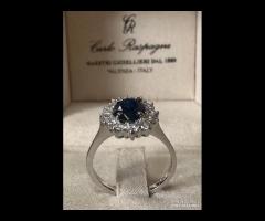 ANELLO ORO BIANCO 18kt. DIAMANTI E ZAFFIRO BLU
