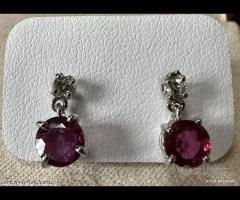 ORECCHINI ORO 18kt. CON DIAMANTI E RUBINI TONDI