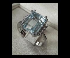 ANELLO ORO 18kt. DIAMANTI ED ACQUAMARINA NATURALE