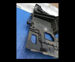 STAFFA DI MONTAGGIO PARAURTI POSTERIORE SINISTRA B - 18