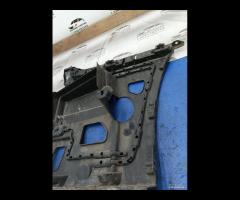 STAFFA DI MONTAGGIO PARAURTI POSTERIORE SINISTRA B - 20