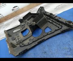 STAFFA DI MONTAGGIO PARAURTI POSTERIORE SINISTRA B - 22