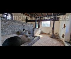 Casale ristrutturato con terreno DOC Solicchiata
