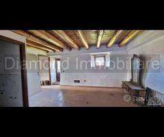 Casale ristrutturato con terreno DOC Solicchiata - 9