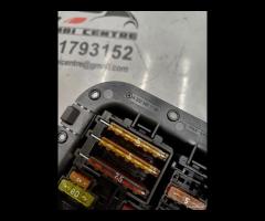 CENTRALINA PORTA FUSIBILI VANO PIEDI LATO ANTERIOR - 18