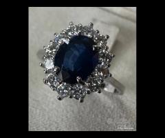 ANELLO ORO 18kt. CON DIAMANTI E ZAFFIRO BLU OVALE