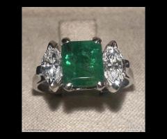 ANELLO ORO 18kt. DIAMANTI MARQUISE E SMERALDO