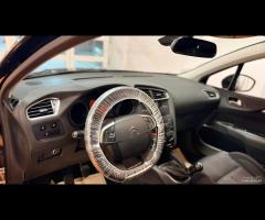 Citroen C4 1.4 VTi 95 Attraction - 8