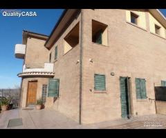 Villa di recente costruzione con corte esclusiva e