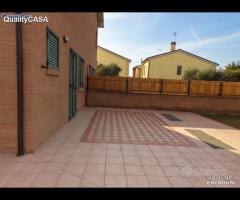 Villa di recente costruzione con corte esclusiva e