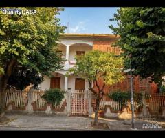 Villa singola su due livelli a montemarciano