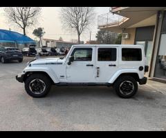 Jeep Wrangler Unlimited 2.8 CRD DPF Sahara Auto - 3
