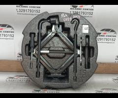 KIT EMERGENZA ATTREZZI SOLLEVATORE RUOTA KIA CEED