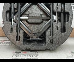 KIT EMERGENZA ATTREZZI SOLLEVATORE RUOTA KIA CEED