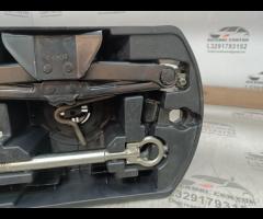 KIT EMERGENZA ATTREZZI SOLLEVATORE RUOTA PEUGEOT 3 - 6