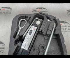 KIT EMERGENZA ATTREZZI SOLLEVATORE RUOTA MINI R55 - 11