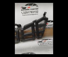 SUPPORTO/GRIGLIA INFERIORE PARAURTI ANTERIORE 2011