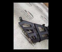 SUPPORTO/GRIGLIA INFERIORE PARAURTI ANTERIORE 2011 - 8