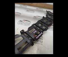 SUPPORTO/GRIGLIA INFERIORE PARAURTI ANTERIORE 2011 - 10