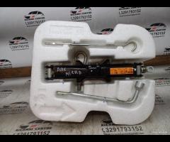 KIT EMERGENZA ATTREZZI SOLLEVATORE RUOTA NISSAN MI - 6