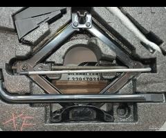 KIT EMERGENZA ATTREZZI SOLLEVATORE RUOTA JAGUAR XF - 6