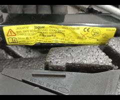 KIT EMERGENZA ATTREZZI SOLLEVATORE RUOTA JAGUAR XF - 18