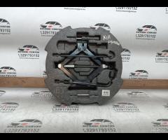 KIT EMERGENZA ATTREZZI SOLLEVATORE RUOTA KIA CEED