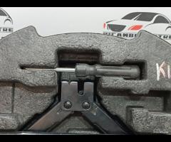 KIT EMERGENZA ATTREZZI SOLLEVATORE RUOTA KIA CEED