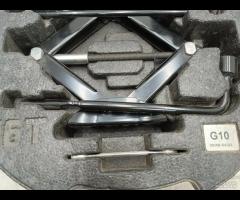 KIT EMERGENZA ATTREZZI SOLLEVATORE RUOTA KIA CEED - 19