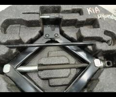 KIT EMERGENZA ATTREZZI SOLLEVATORE RUOTA KIA CEED - 20