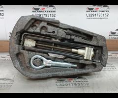 KIT EMERGENZA ATTREZZI SOLLEVATORE RUOTA VOLKSWAGE