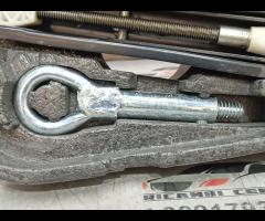 KIT EMERGENZA ATTREZZI SOLLEVATORE RUOTA VOLKSWAGE - 6