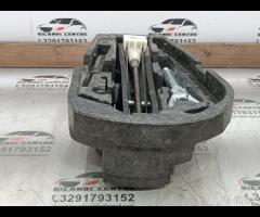 KIT EMERGENZA ATTREZZI SOLLEVATORE RUOTA VOLKSWAGE - 12