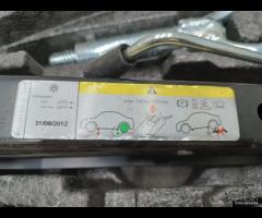 KIT EMERGENZA ATTREZZI SOLLEVATORE RUOTA VOLKSWAGE - 20